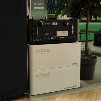Batteria di Accumulo 9.6kWh al Litio-Ferro-Fosfato LiFePO4 BMS Integrato Incluse Staffe per Ancoraggio a Muro per Inverter Fotovoltaici CEI 0-21 48V 200Ah Garanzia 10 Anni