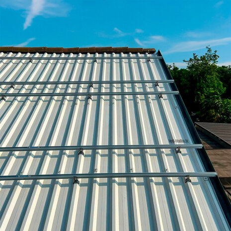 Staffe di Acciaio per Fissaggio Pannelli Solari Fotovoltaici su Lamiera Grecata per Posa Orizzontale (Confezione 5 Pezzi)